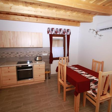 Boni Apartmanok Hegyko Luaran gambar