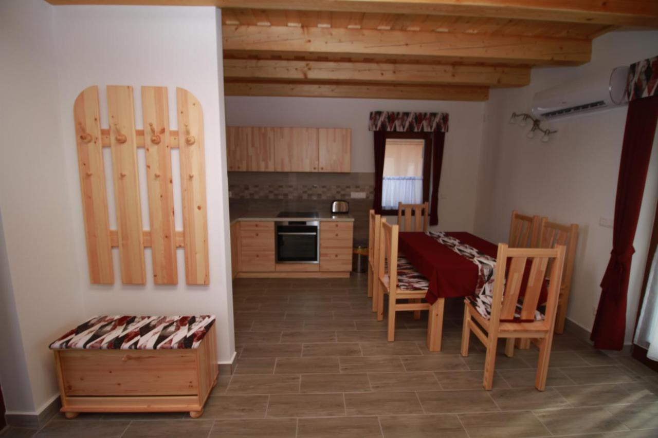Boni Apartmanok Hegyko Luaran gambar